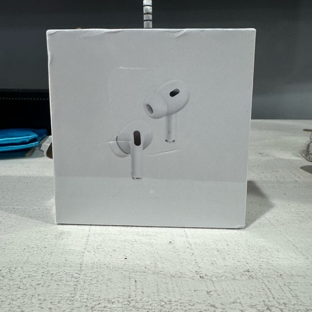 Apple White Earbud Headphones